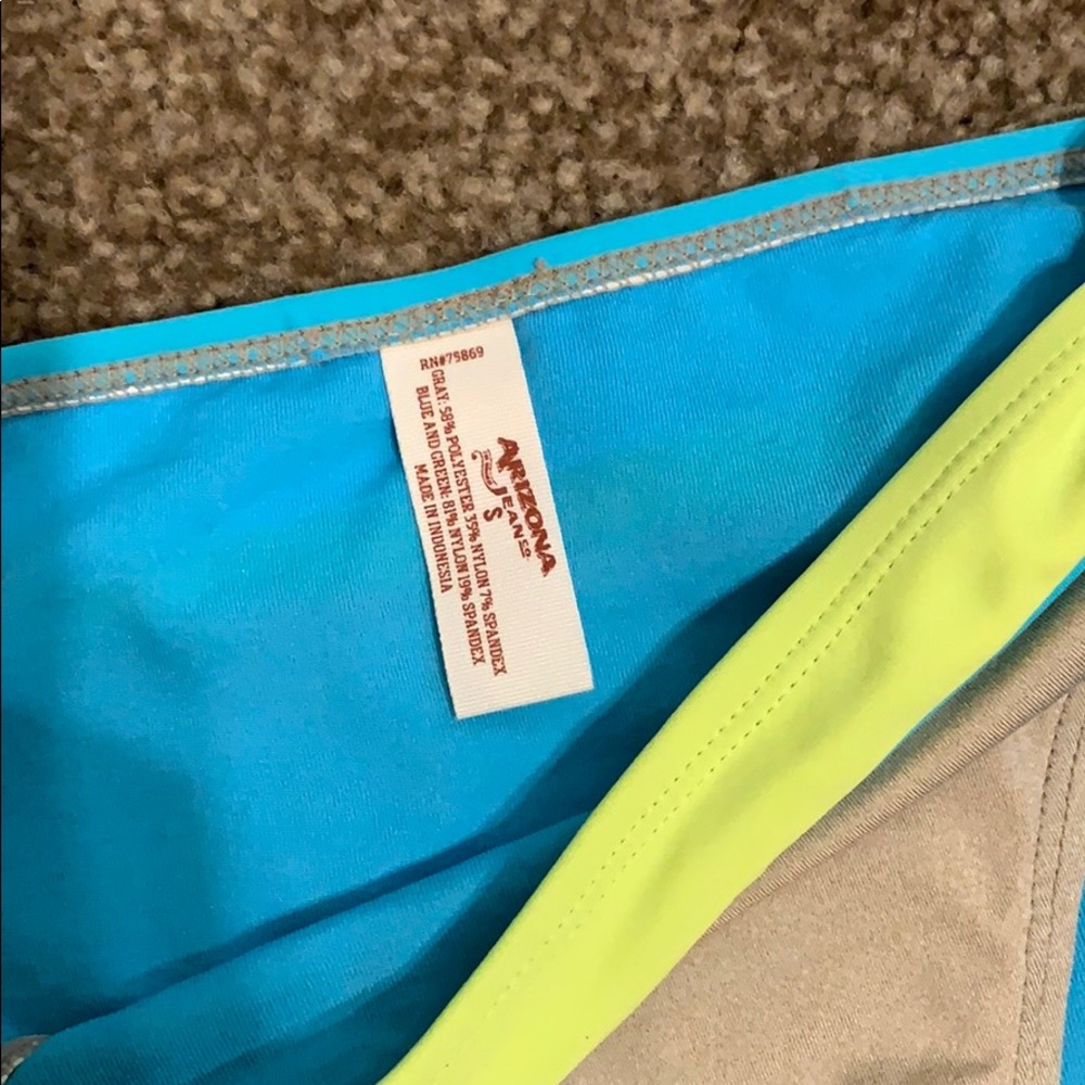 Bikini - Picture 3 of 4